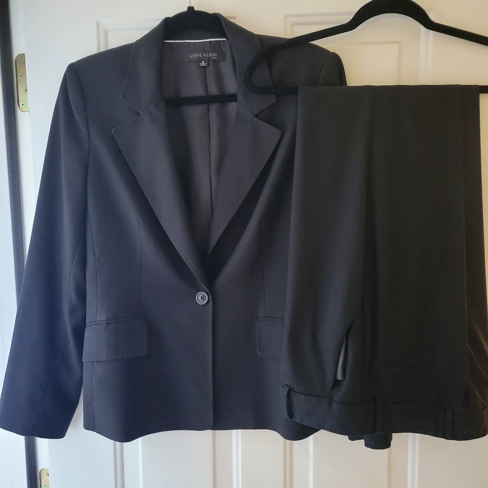 Black Anne Klein Suit Size 8